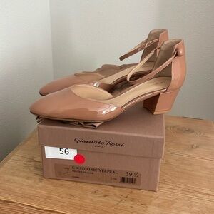 NWB Gianvito Rossi Patent Leather Block Heel Pumps in Nude Pink